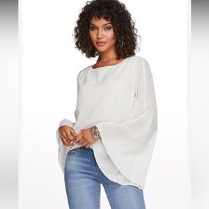 💕NWT- JESSICA SIMPSON BEAUTIFUL MONIQUE BLOUSE IN GARDENIA SZ M💕💕